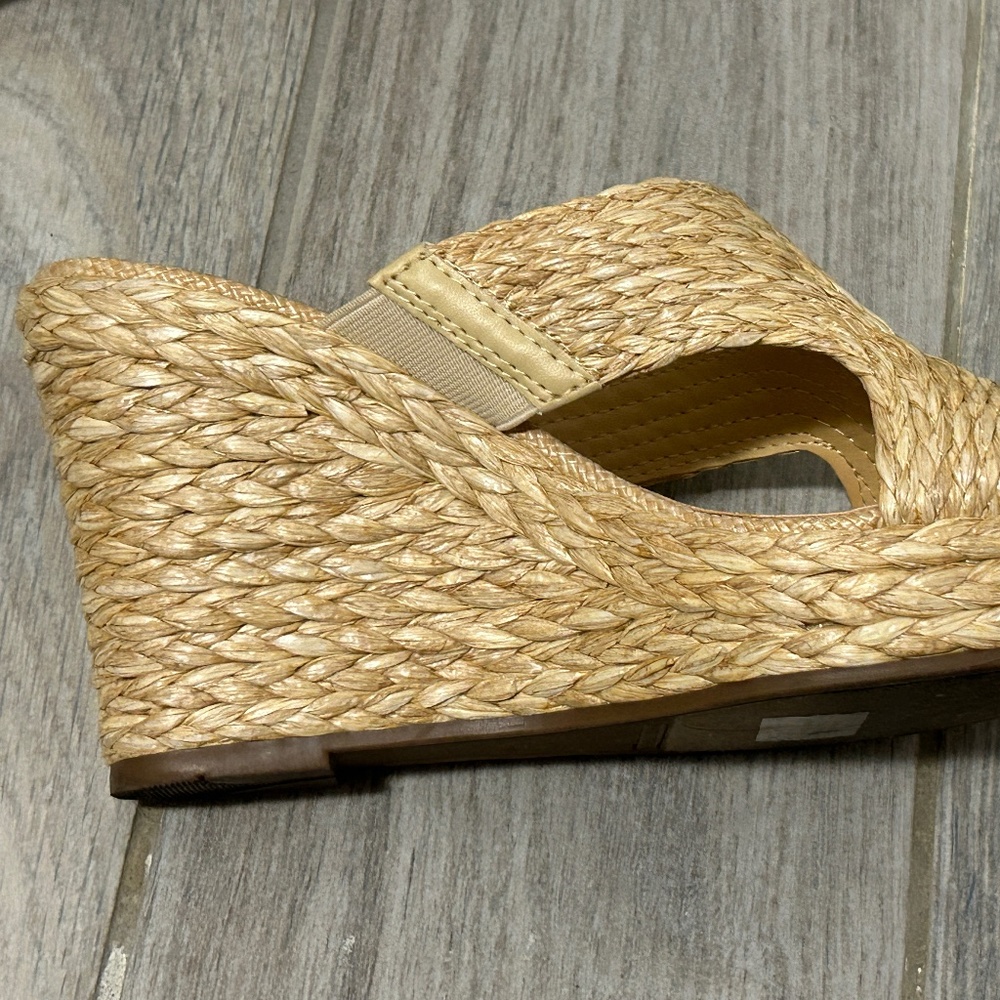 LIKE NEW! Women's Marc Fisher Straw Wedge - 6.5 - Picture 2 of 10